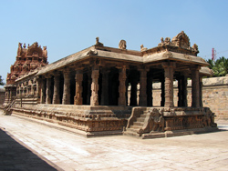 Periya Nayaki Temple, Darasuram